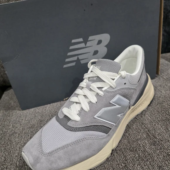 New Balance Men's Gray Sneakers - Picture 3 of 7